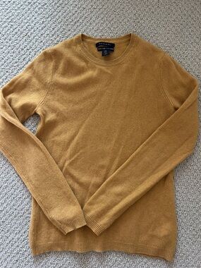 Tahari women’s Mustard Crewneck Sweater - Warm Golden Tone